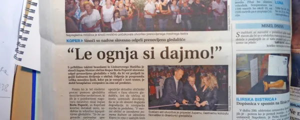 Koprčani so se razveselili prenovljenega gledališča.