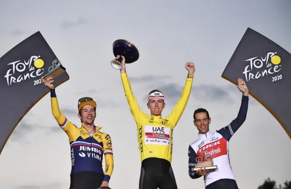 

Na odru za zmagovalce se je Primožu Rogliču in Tadeju Pogačarju 
na tretji stopnički pridružil  Avstralec Richie Porte.