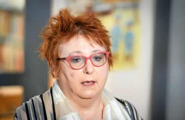 Slovenska senatorka v Rimu Tatjana Rojc je izpostavila, da bi 
zmanjšanje števila parlamentarcev ohromilo demokracijo v Italiji, 
najbolj pa bi prizadelo prav FJK. 