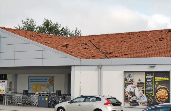 Ministrstvo za gospodarski razvoj in tehnologijo je začelo pripravljati oceno škode po močnem neurju z vetrom in točo 30. 
avgusta v gospodarstvu.