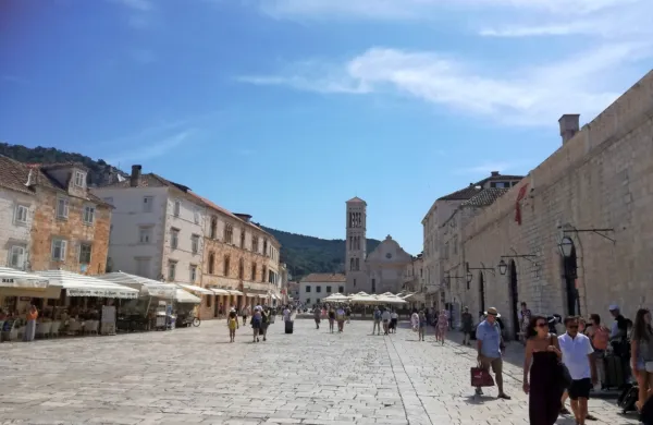 Največ novih okužb so v minulih 24 urah znova potrdili v 
splitsko-dalmatinski županiji. 