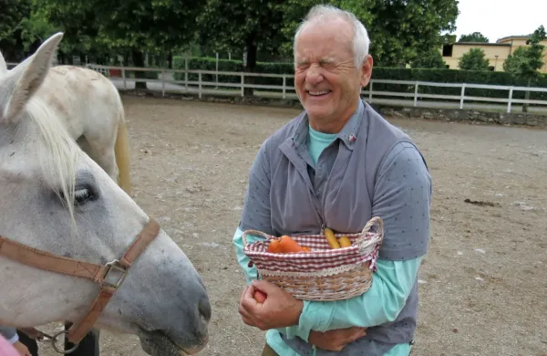 Bill Murray je bil poleti 2017 tudi v Sloveniji, med drugim je 
obiskal Lipico. Igralec, tudi sam lastnik več konjev, se je med 
hranjenjem lipicancev neizmerno zabaval.