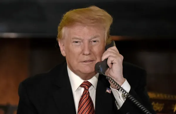 Donald Trump si je vzel čas in je osebno poklical norveškega in 
švedskega poslanca ter se jima zahvalil za nominacijo za Nobelovo 
nagrado za mir. 