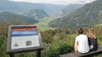 Vodnikov razglednik  je idealna točka za kratek postanek pred spustom do Bohinjskega jezera.