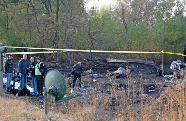 Območje, kjer je strmoglavilo letalo, leži 40 kilometrov od ruske 
meje na vzhodu Ukrajine, a ne na območju, kjer prihaja do 
spopadov med ukrajinskimi vladnimi silami in proruskimi separatisti.