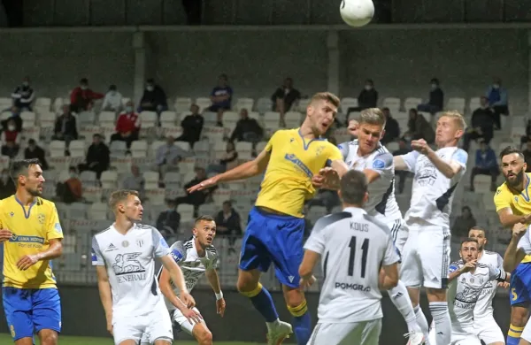 Nogometaši Kopra so v 5. krogu Prve lige Telekom Slovenije 
izgubili proti Muri z 1:3 (0:2). Foto: Tomaž Primožič/FPA