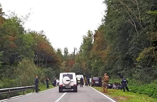 Danes popoldne so  pri vasi Dolenje na območju Ilirske Bistrice 
prijeli 97 nezakonitih prebežnikov iz različnih držav. Foto vir: FB 
Civilna iniciativa za varovano mejo