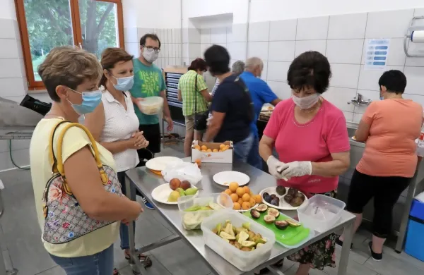 V Učnem centru Brje širijo  znanje in izkušnje in pridelovalcem 
omogočijo predelavo sadja v sokove, marmelade, sirupe ...  