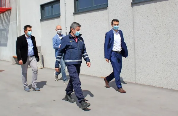 Župan  Igor Marentič z ministrom Matejem Toninom ob njegovem 
obisku v regijskem štabu civilne zaščite aprila letos.