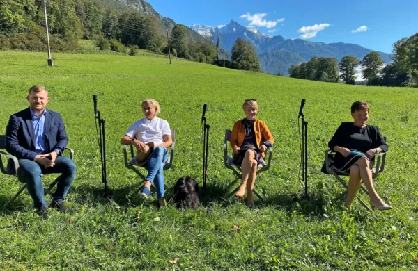 Na fotografiji z leve: Andraž Tuš, Ana Roš, Aleksandra Pivec in Anka 
Lipušček Miklavič. 

