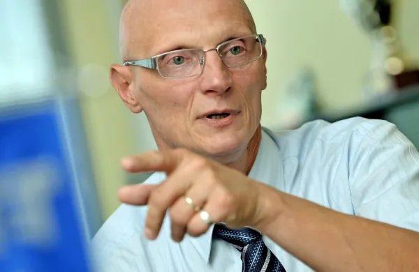 Nadzorni svet Slovenskega državnega holdinga (SDH) je danes za 
predsednika uprave imenoval Janeza Žlaka.