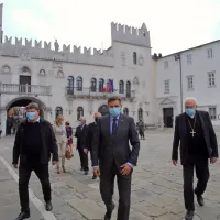 Borut Pahor obiskal koprsko stolnico in gledali&scaron;če