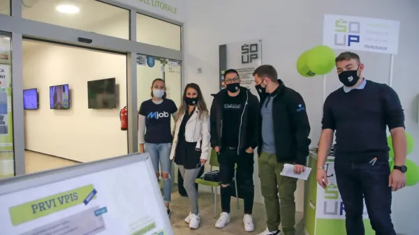 Množičnega pozdrava brucov na Titovem trgu letos zaradi preprečevanja širjenja okužb ni bilo.