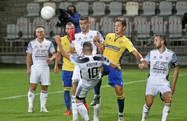  Slovenski nogometni prvoligaš Koper je   pripeljal še dve okrepitvi.