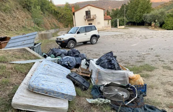 Lovci pravijo, da gozd ni smetnjak