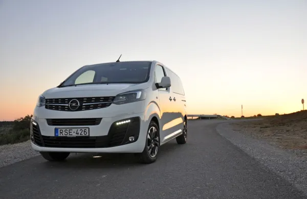 Zafira life je dobila novo življenje in novo priložnost. A nabiranje 
kupcev v segmentu potovalnih kombijev ne bo lahko, čeprav so 
največji igralcu cenovno višje pozicionirani.