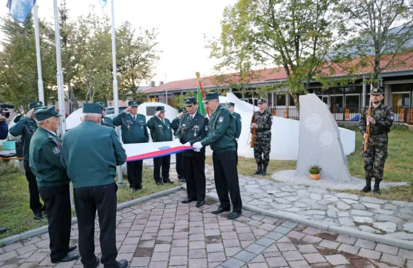 Ob 40-letnici &scaron;ole spomenik osamosvojitvi