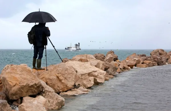 Jutri med 9. in 13. uro bo povišana gladina morja, ki lahko poplavi 
dele obale v višini okoli 30 centimetrov.