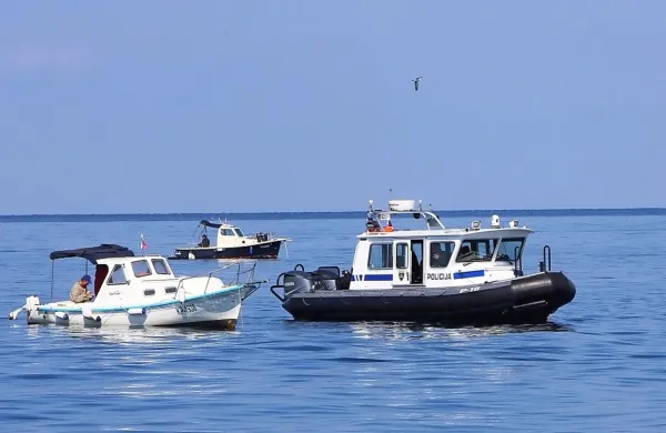 Pomorski policisti so več na morju, zato je tudi več okvar. 