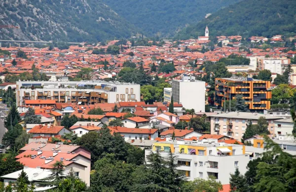 V večstanovanjskih stavbah obvezni razpr&scaron;ilniki za razkuževanje rok