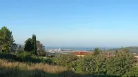Izklicne cene za tri sklope večjih zemljišč na območju Škofij 
znašajo  od 77.305 do 81.376 evrov.