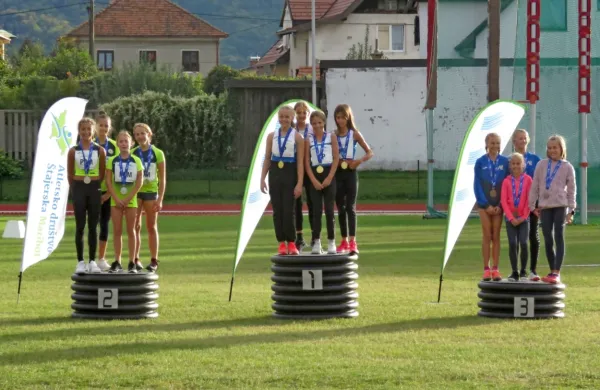 Dekleta  Atletskega kluba Koper so postale prvakinje na 4x200 
metrov.