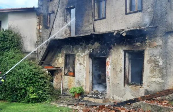 Zgorela je starej&scaron;a hi&scaron;a