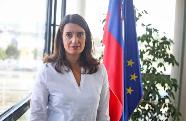 Simona Kustec