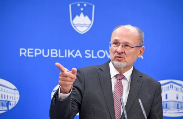 Uradni vladni govorec za novi koronavirus Jelko Kacin