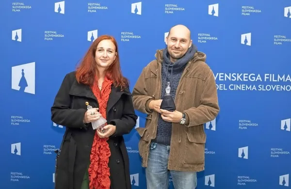  Producentka Ida Weiss ter režiser in avtor scenarija Martin Turk sta se veselila nagrad za celovečerni film Ne pozabi dihati.  