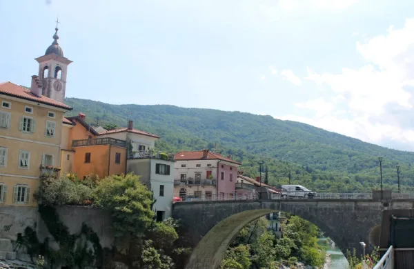  Najnižji dolg na prebivalca, 84 evrov, je imela lani na Primorskem 
Občina Kanal ob Soči, in to kljub temu, da se ji je indeks 
zadolženosti v primerjavi z letom 2018 najbolj povečal. 