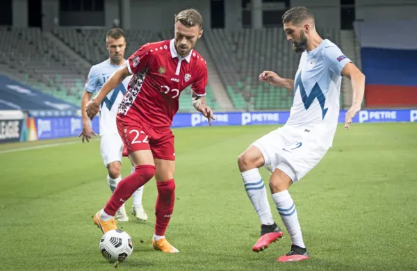 Miha Mevlja (desno)  ima pred drugim obračunom z Moldavci težave z oteklim nartom. 