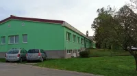  Nove prostore bi lahko dobili z nadzidavo trakta predmetne 
stopnje. A stavba tega ne bi prenesla, zato bi morali okoli nje 
zgraditi stebre na novih temeljih, ki bi podprli zgornje nadstropje. 
