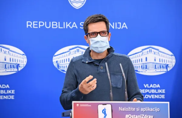 Specialist infektologije in intenzivne medicine Tomaž Vovko