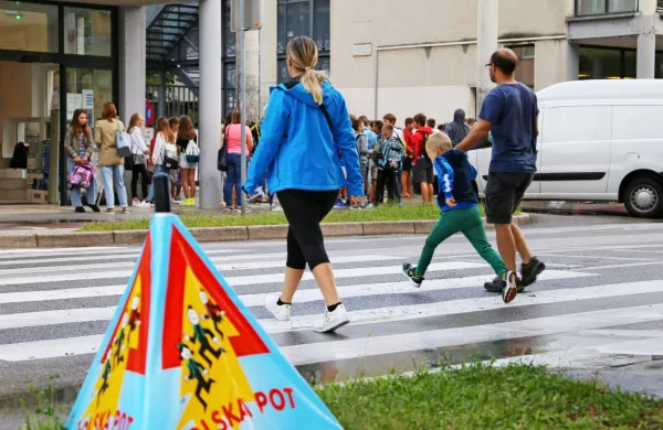   Prihodnji teden bodo v šole hodili le še  učenci od prvega do petega 
razreda.