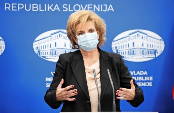 V Sloveniji je okužen odstotek prebivalstva, po besedah infektologinje Bojane Beović ocenjujejo na podlagi deleža pozitivnih 
testov.
