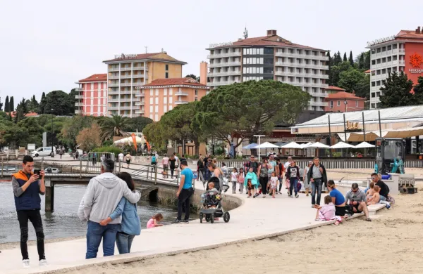 Razglasitev epidemije in novi ukrepi za zajezitev širjenja covida-19 
so posegli tudi v načrte istrskih turističnih delavcev. 