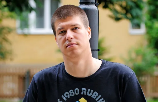 Pisatelj Goran Vojnović je v soboto za roman Jugoslavija, moja 
dežela prejel literarno nagrado angelus, namenjeno delom srednjeevropskih avtorjev, ki so izšla v poljščini.