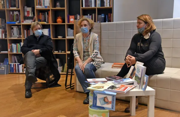  Knjižni program založbe so v Tržaškem knjižnem središču predstavili (z leve) Ace Mermolja, Martina Kafol in Alina Carli. 