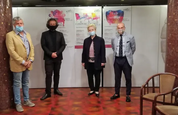 Predsednik Kulturnega doma Gorica Igor Komel, direktor SSG  Danijel Malalan, predsednica KC Lojze Bratuž Franka Žgavec 
in občinski odbornik za kulturo Fabrizio Oreti po predstavitvi sezone tržaškega teatra v Gorici. 