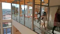 Prizidek k šoli je dražji, ker  so kupili novo opremo, opravili  
nepredvidena  njuna dela in  tudi  nekatera , ki so bila načrtovana za   
zadnjo fazo obnove. 