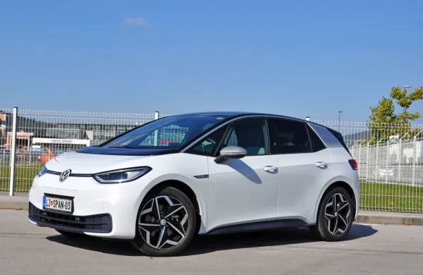 Kupci prve izdaje ID.3 first edition dobijo v paketu še kartico za 
omrežje we charge, ki zdaj vključuje še ionity, dobroimetje pa 
obsega 2000 kWh.