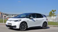 Kupci prve izdaje ID.3 first edition dobijo v paketu še kartico za 
omrežje we charge, ki zdaj vključuje še ionity, dobroimetje pa 
obsega 2000 kWh.