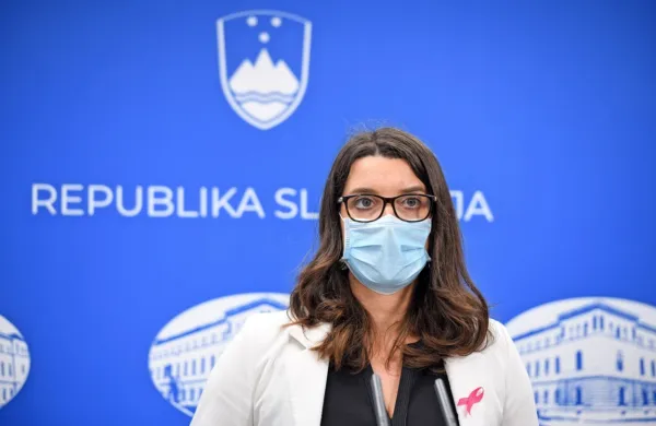 Starši otrok, ki prihodnji teden varstva otrok v vrtcih ne bodo 
potrebovali, bodo za ta čas oproščeni plačila vrtca, je na novinarski konferenci povedala ministrica Simona Kustec.
