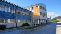 Novega lastnika IMP Klime - Orange Climate - navzven označujejo 
le oranžne zastave, sicer pa naj bi objekti ohranili značilno modro 
barvo.