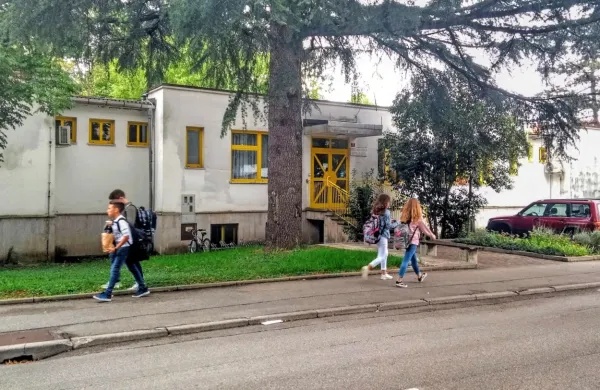 V Novi Gorici bodo nujna varstva organizirali po posameznih 
enotah, če bo otrok zelo malo, pa v centralnem vrtcu. 