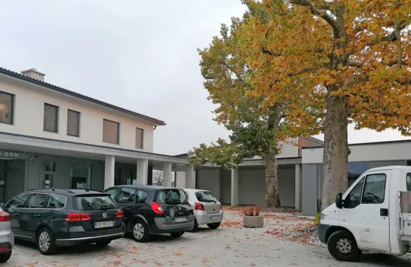 Parkirajo kar vsepovsod