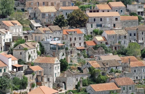 Na dalmatinskem otoku Lastovo, ki je oddaljen približno pet ur 
trajekta od Splita, še niso zabeležili okužbe z novim koronavirusom. (Foto: pixabay.com)