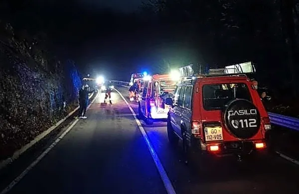 Motoristka po trku padla in se huje po&scaron;kodovala