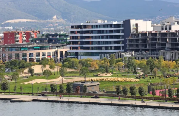 Park ob Semedelski promenadi z novo nagrado